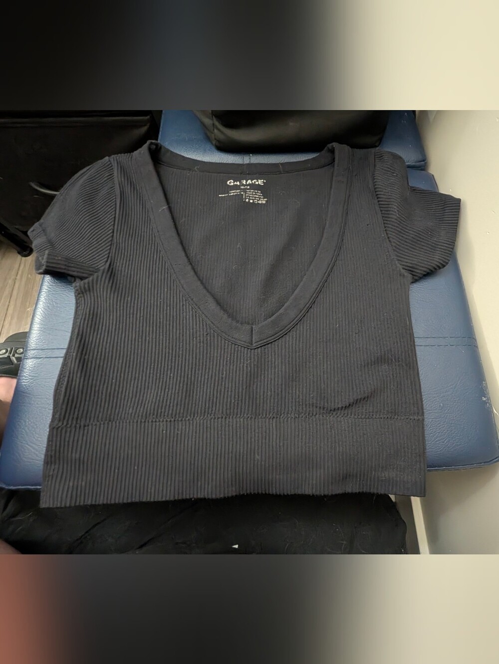 A Little Dusty From Storage! Black Cropped Seamless Vneck, Garage Size Xs